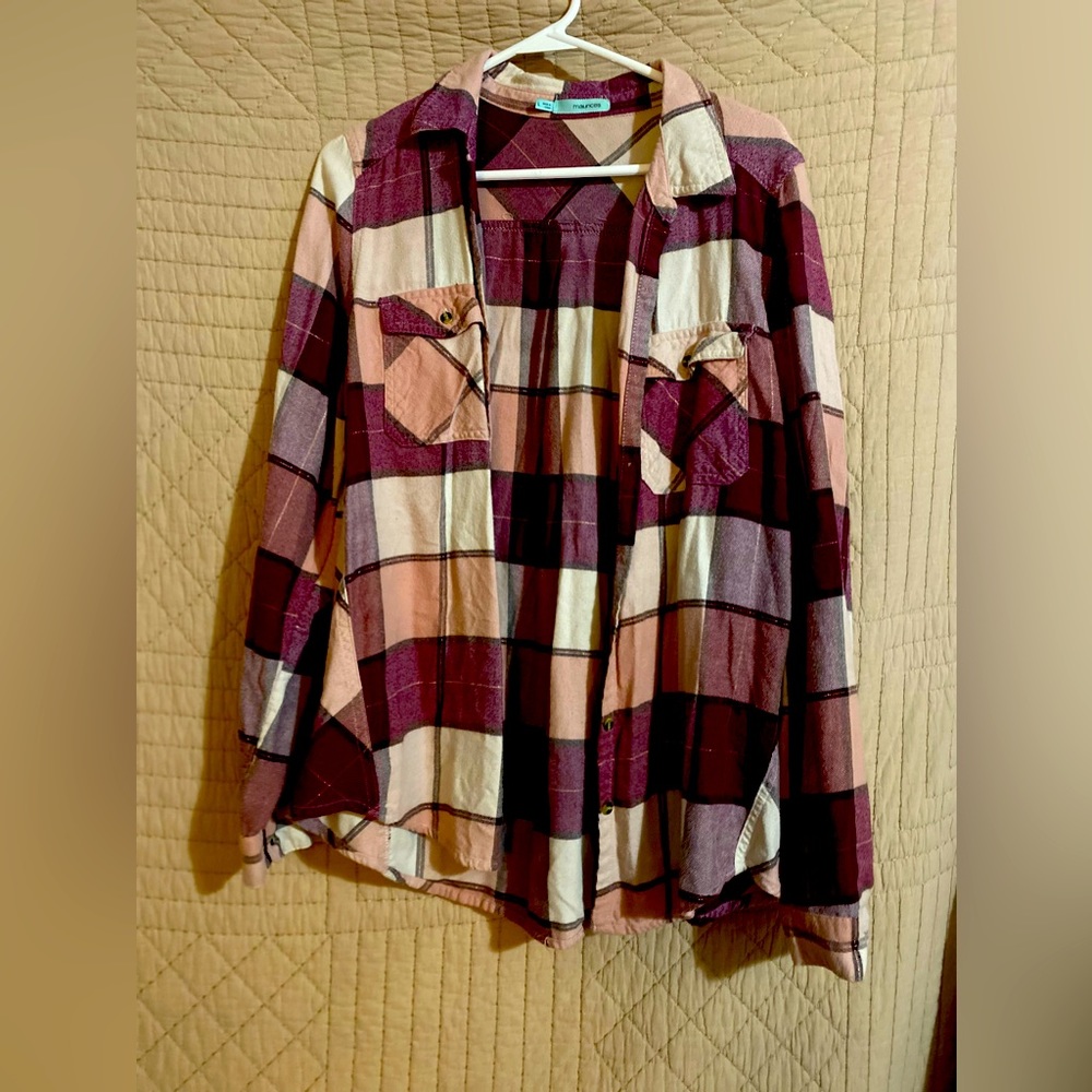 2 Maurice’s size L button up!